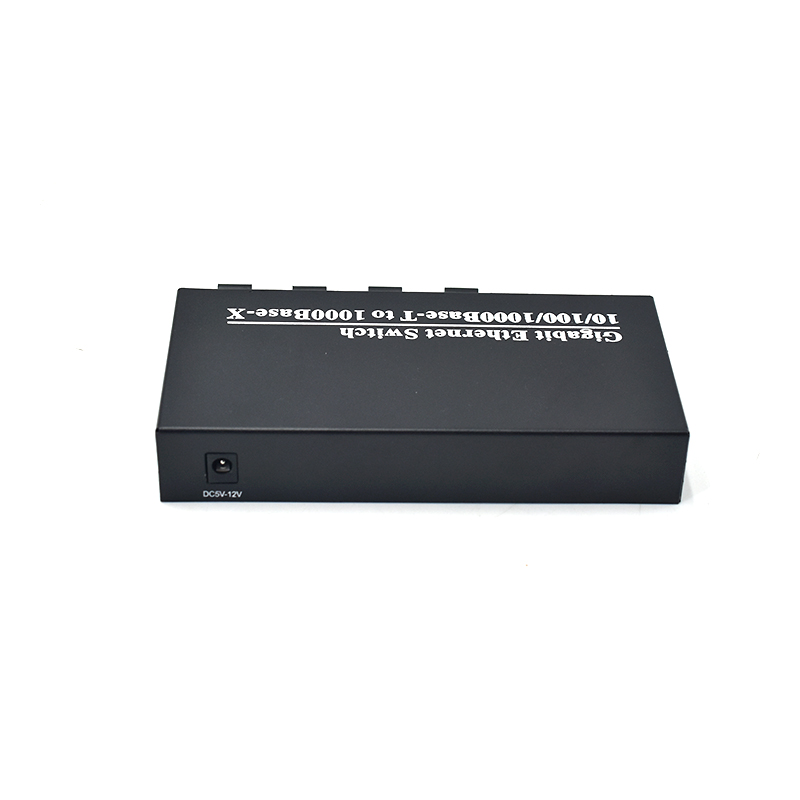 Product Gallery: Unmanaged Media Converter Ethernet to Fiber, 4 SC Fiber Ports, 2 Gigabit RJ45, Plug-and-Play for Industrial & Commercial Use 5
