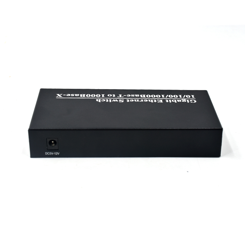 Product Gallery: Unmanaged Media Converter Ethernet to Fiber, 4 SC Fiber Ports, 2 Gigabit RJ45, Plug-and-Play for Industrial & Commercial Use 11